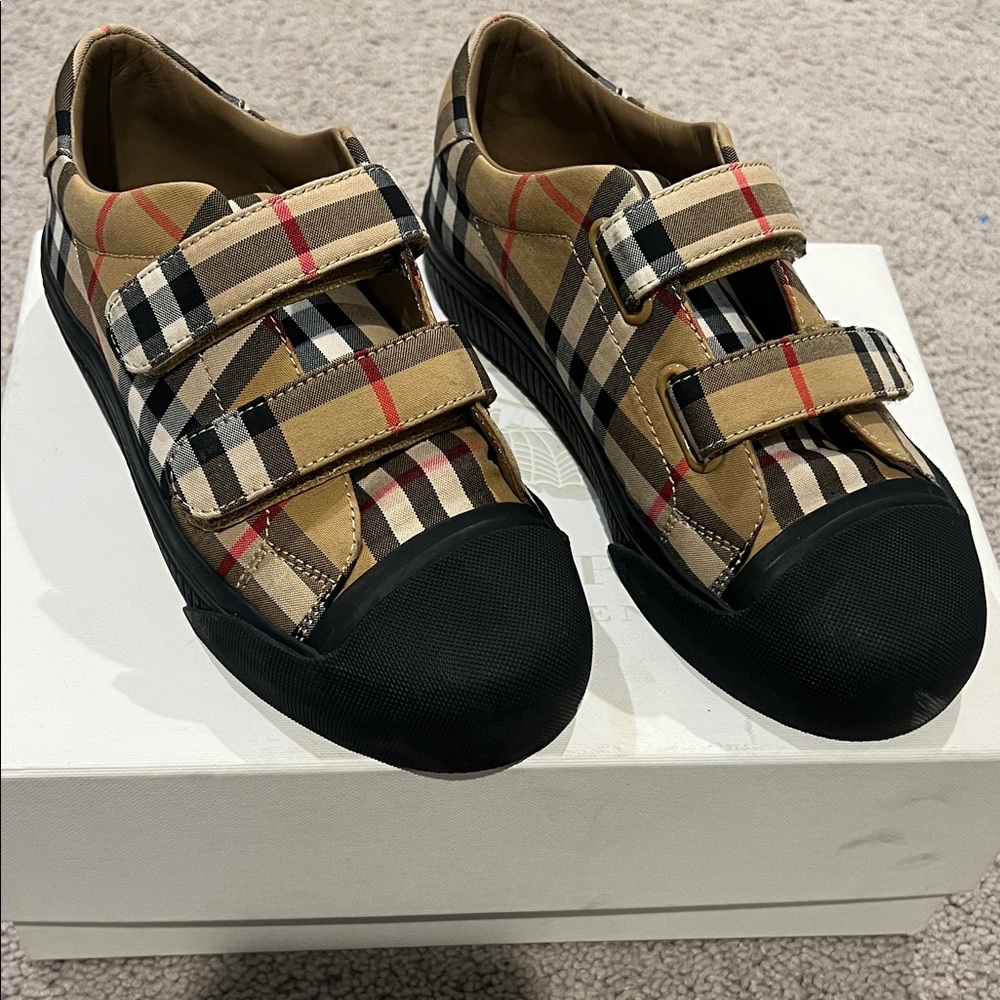 Burberry Children Cream Box